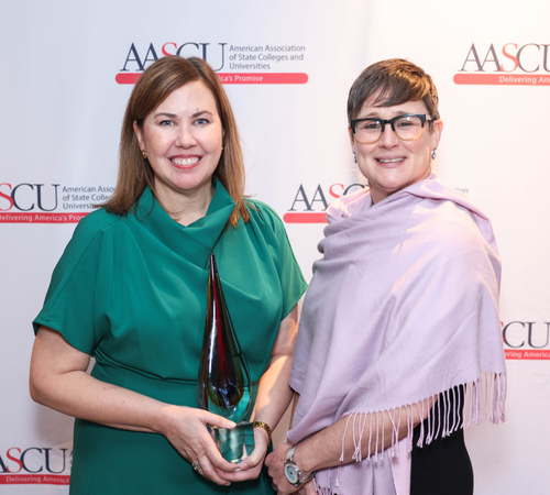 Clare Cusack receives the 2025 Distinguished Alumnus Award from President Melinda Treadwell of SUNY Geneseo